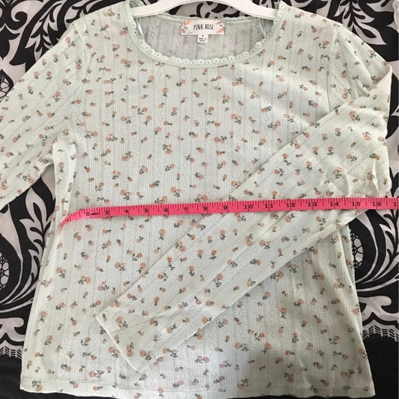 Light blue floral top - Picture 4 of 4